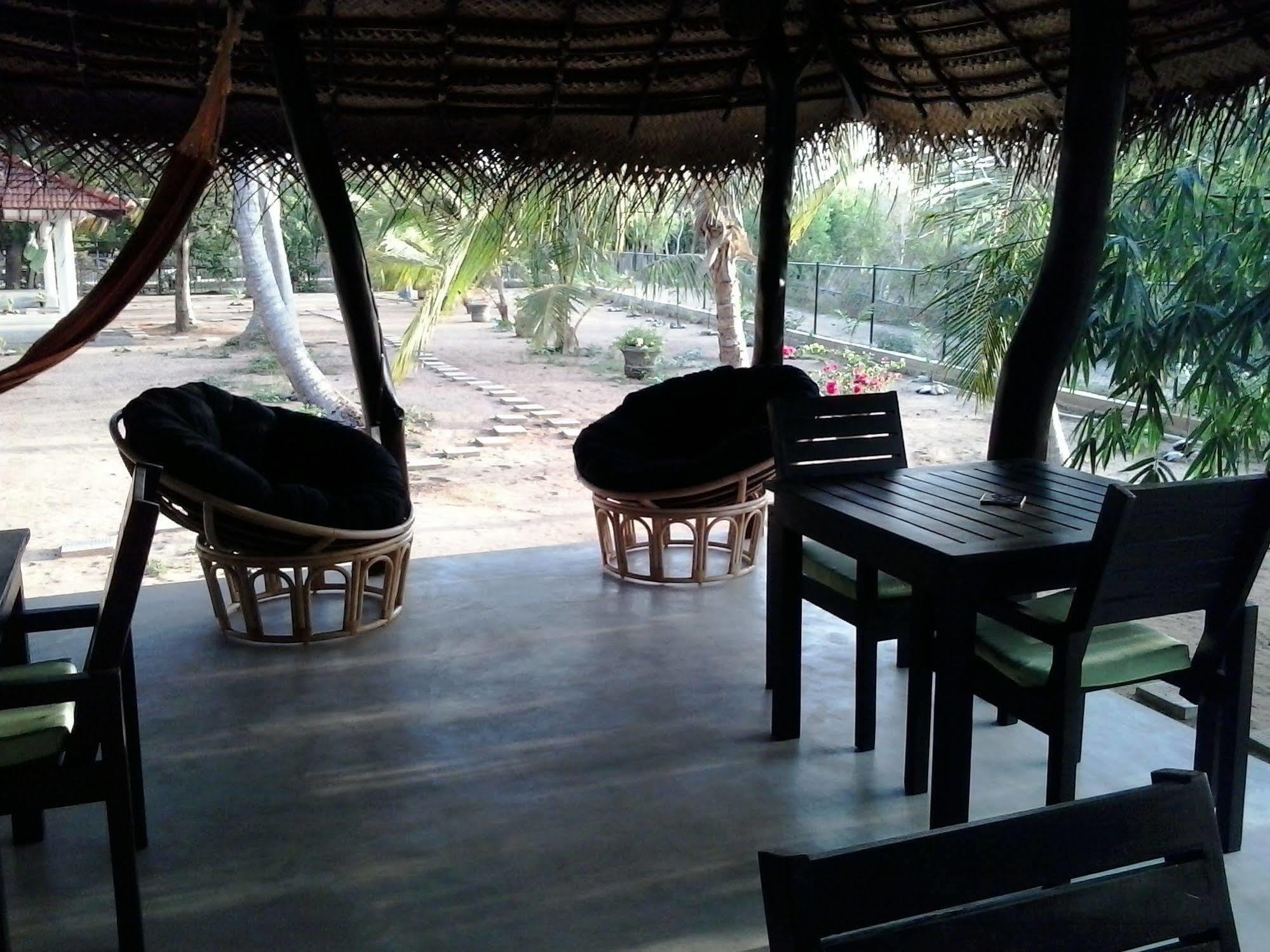 Chillenjoy Cabanas & Restaurant Tangalle Exterior foto
